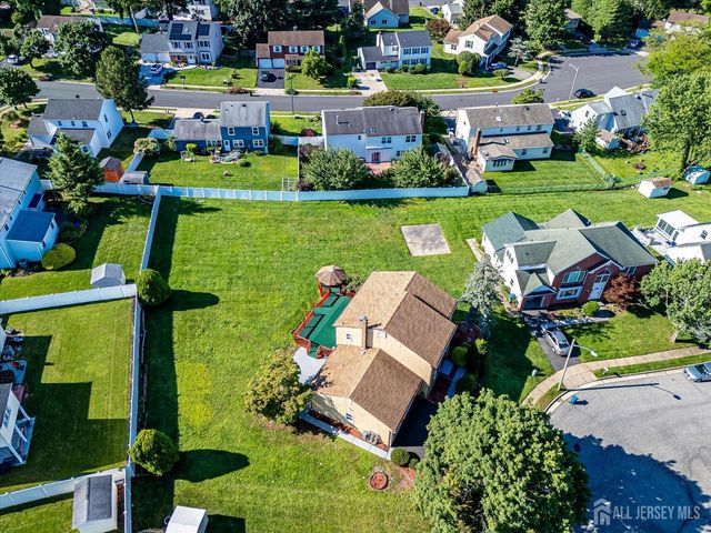 10 Patriot Court, Edison, NJ 08820