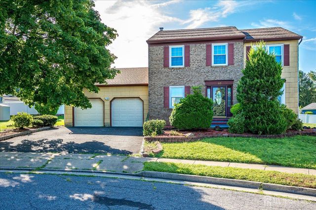 10 Patriot Court, Edison, NJ 08820