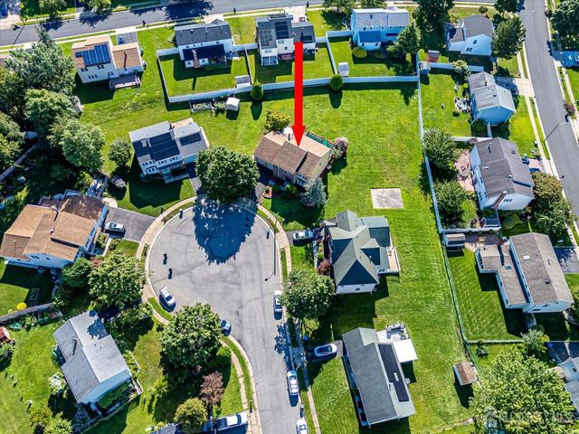 10 Patriot Court, Edison, NJ 08820
