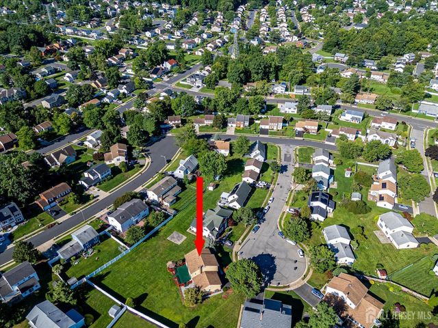 10 Patriot Court, Edison, NJ 08820
