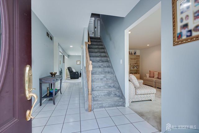 10 Patriot Court, Edison, NJ 08820