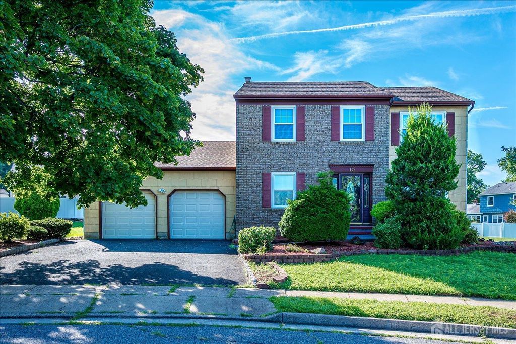 10 Patriot Court, Edison, NJ 08820