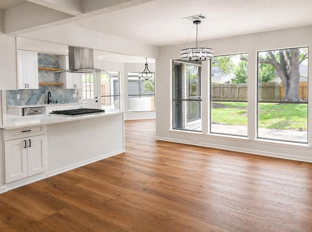 15410 Rio Plaza Drive, Houston, TX 77083