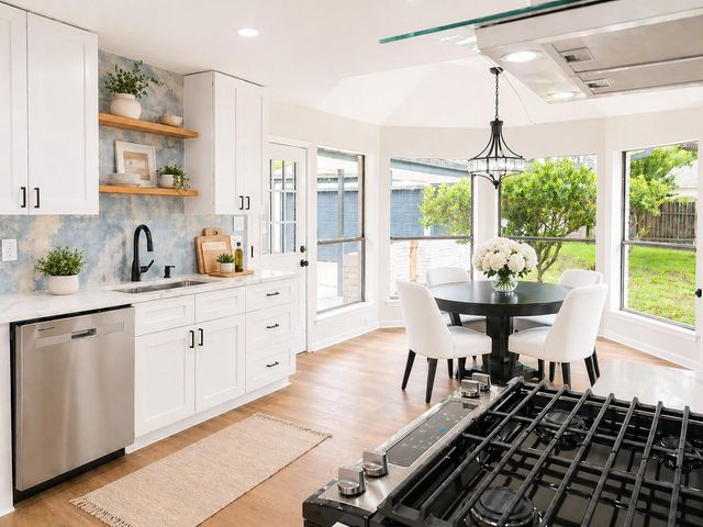 15410 Rio Plaza Drive, Houston, TX 77083