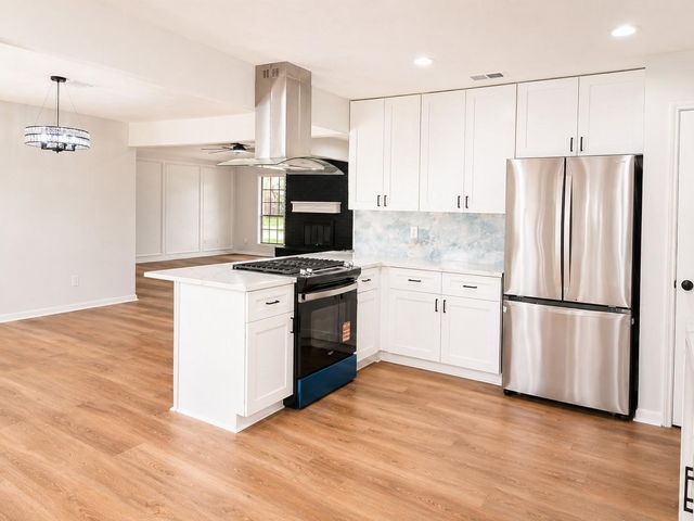 15410 Rio Plaza Drive, Houston, TX 77083