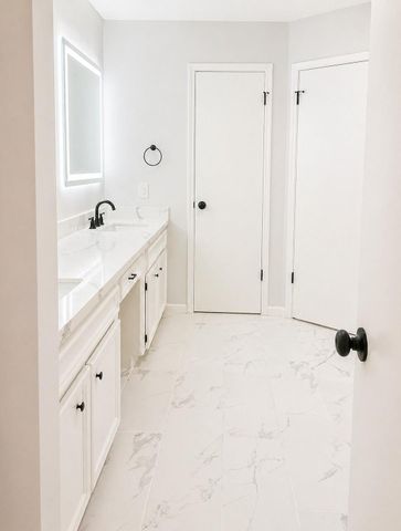 15410 Rio Plaza Drive, Houston, TX 77083