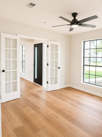 15410 Rio Plaza Drive, Houston, TX 77083