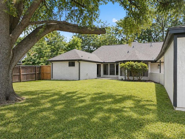 15410 Rio Plaza Drive, Houston, TX 77083