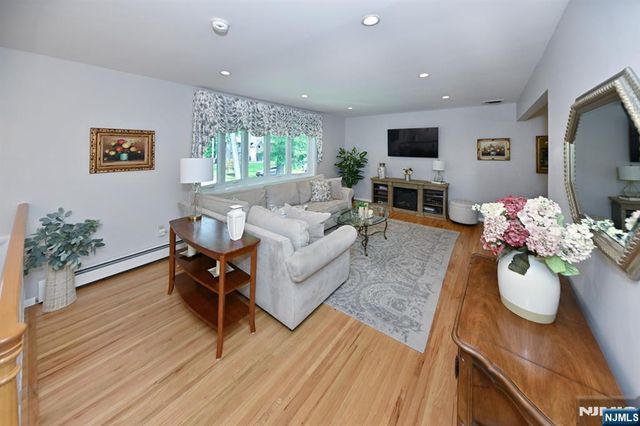102 Lisa Court, Wyckoff, NJ 07481