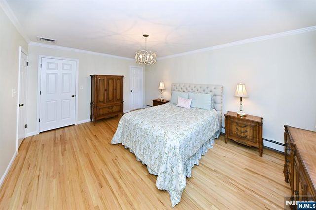 102 Lisa Court, Wyckoff, NJ 07481