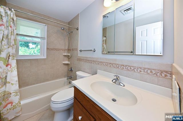 102 Lisa Court, Wyckoff, NJ 07481