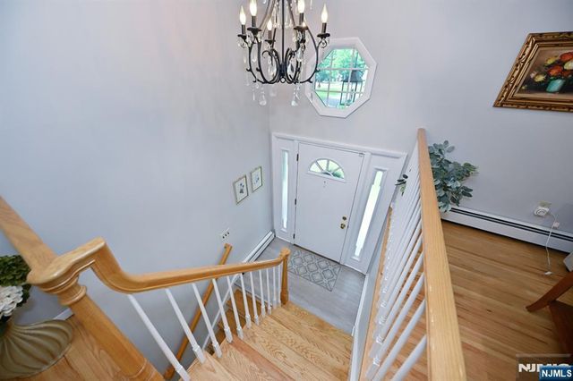 102 Lisa Court, Wyckoff, NJ 07481