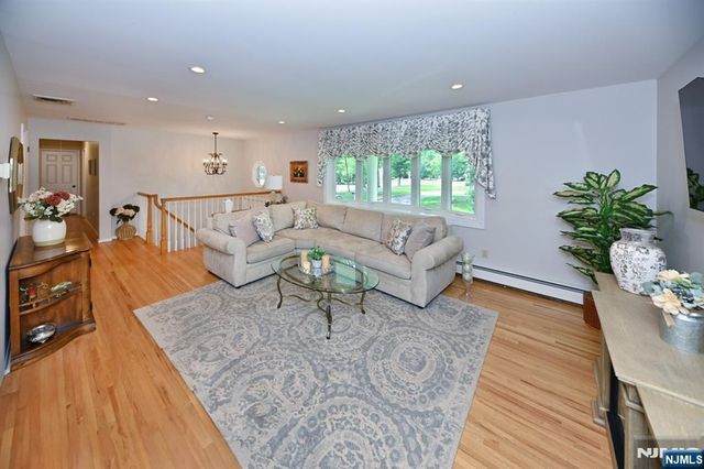 102 Lisa Court, Wyckoff, NJ 07481