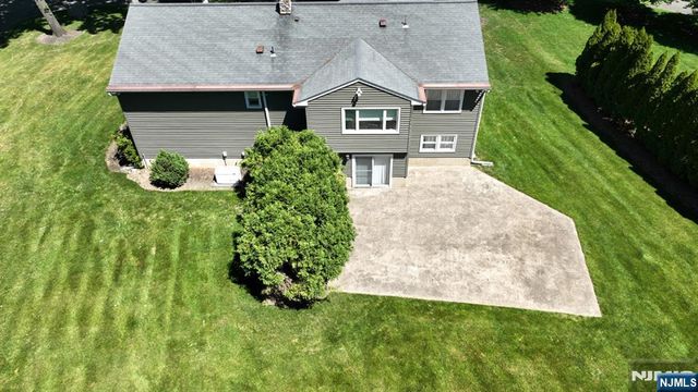 102 Lisa Court, Wyckoff, NJ 07481