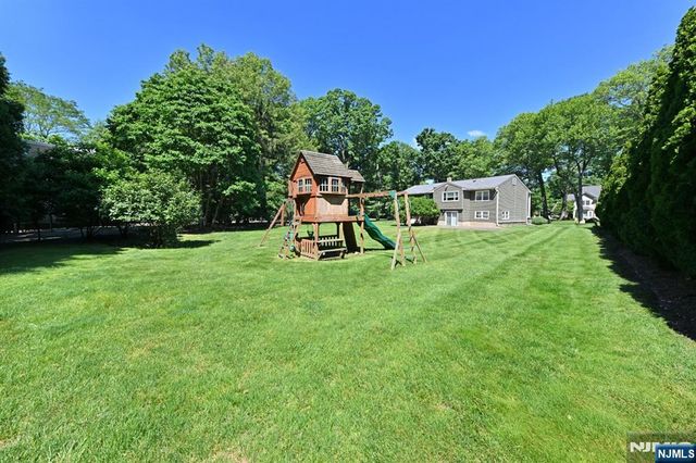 102 Lisa Court, Wyckoff, NJ 07481