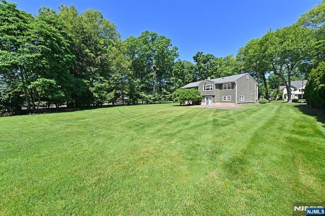 102 Lisa Court, Wyckoff, NJ 07481