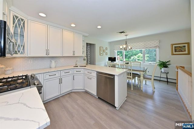 102 Lisa Court, Wyckoff, NJ 07481