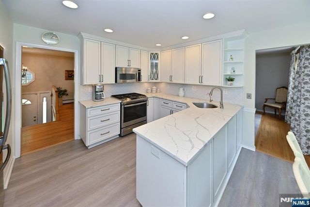 102 Lisa Court, Wyckoff, NJ 07481