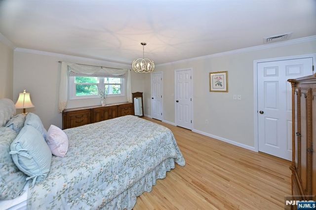 102 Lisa Court, Wyckoff, NJ 07481