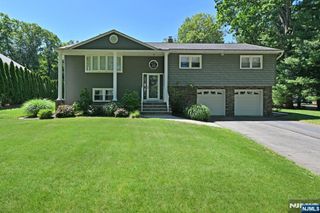 102 Lisa Court, Wyckoff, NJ 07481