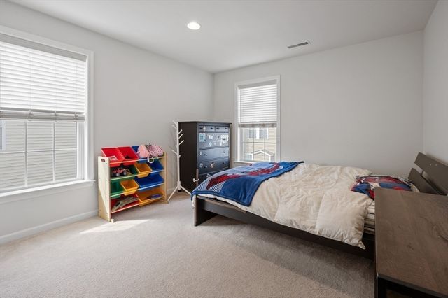 145 Stonehaven Dr 145, Weymouth, MA 02190