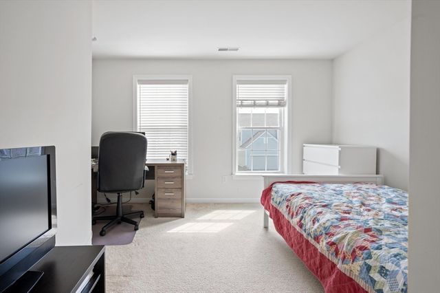 145 Stonehaven Dr 145, Weymouth, MA 02190