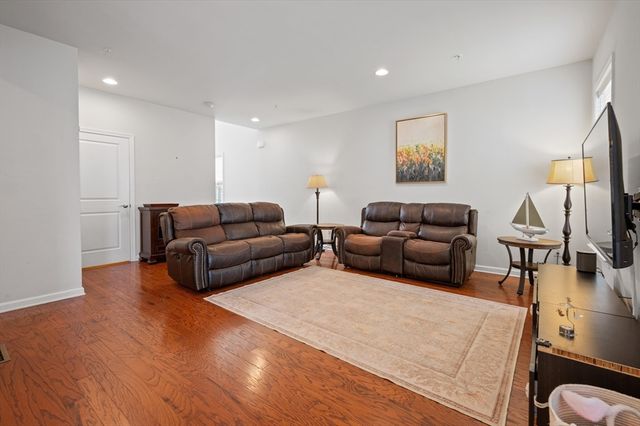 145 Stonehaven Dr 145, Weymouth, MA 02190