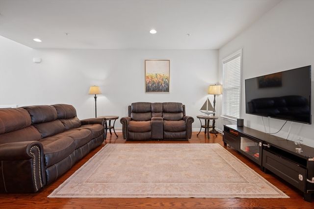 145 Stonehaven Dr 145, Weymouth, MA 02190