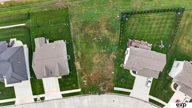 16909 Sarah Street, Bennington, NE 68007
