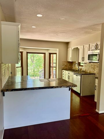 1537 N Milton Ct, Derby, KS 67037