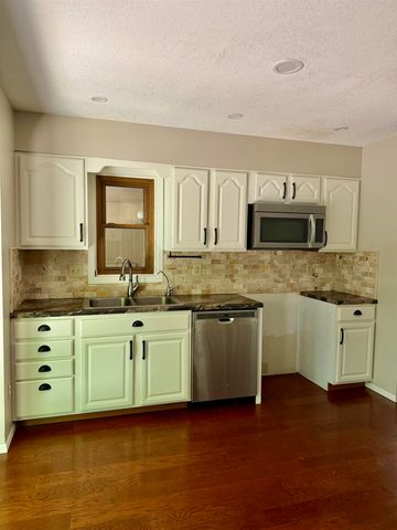 1537 N Milton Ct, Derby, KS 67037