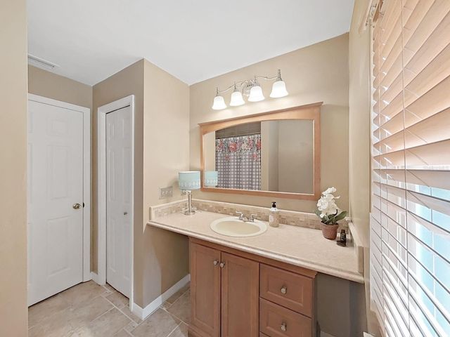 305 RUNNING HORSE ROAD, Seffner, FL 33584