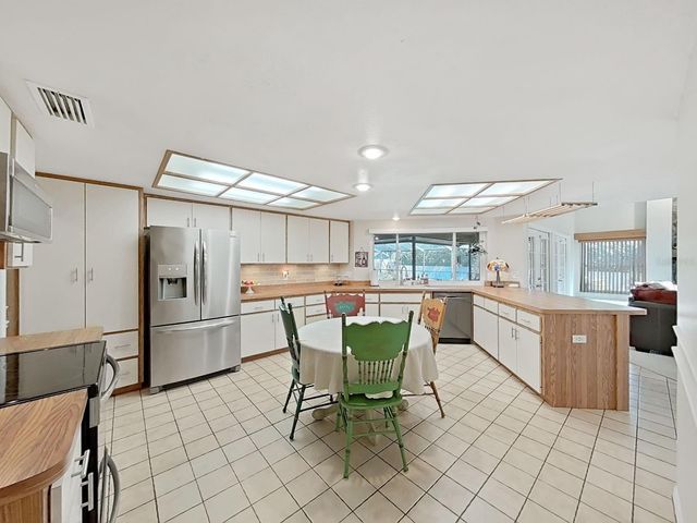 305 RUNNING HORSE ROAD, Seffner, FL 33584