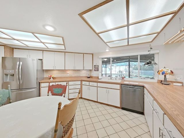 305 RUNNING HORSE ROAD, Seffner, FL 33584