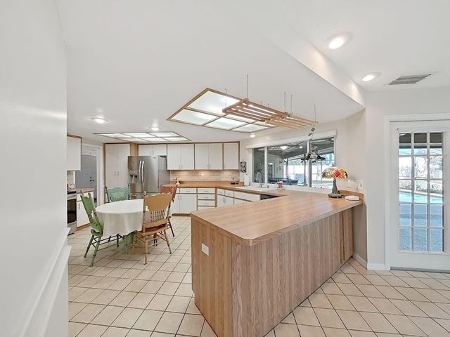 305 RUNNING HORSE ROAD, Seffner, FL 33584