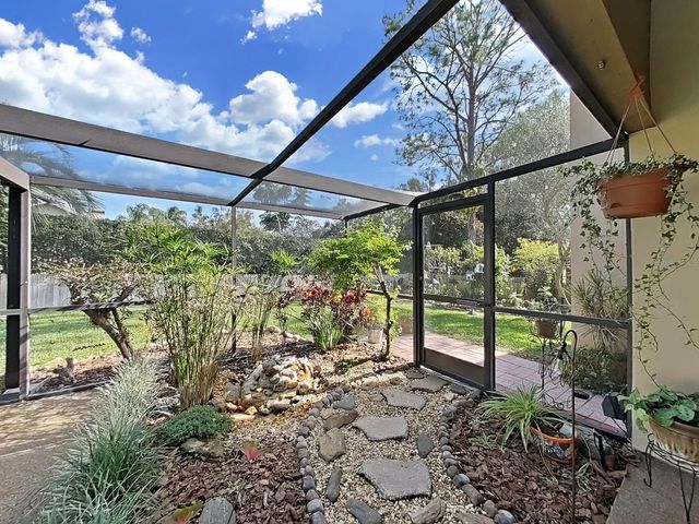 305 RUNNING HORSE ROAD, Seffner, FL 33584