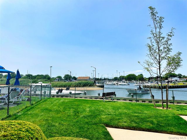 445 Mariners Way, Copiague, NY 11726
