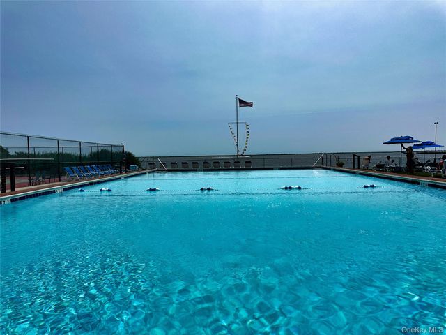 445 Mariners Way, Copiague, NY 11726