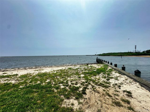 445 Mariners Way, Copiague, NY 11726