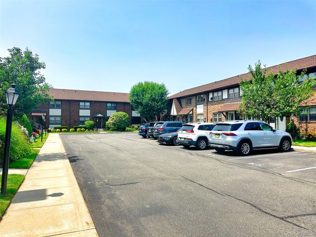 445 Mariners Way, Copiague, NY 11726