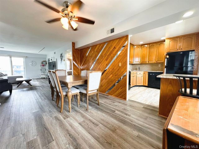 445 Mariners Way, Copiague, NY 11726