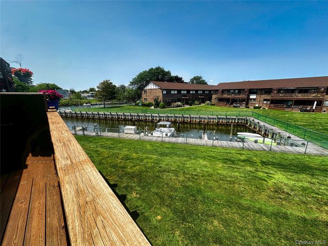 445 Mariners Way, Copiague, NY 11726