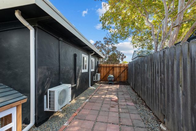 2209 Tevis Rd, Sacramento, CA 95825