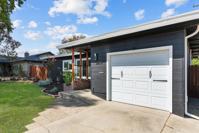 2209 Tevis Rd, Sacramento, CA 95825