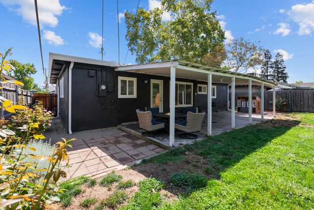 2209 Tevis Rd, Sacramento, CA 95825