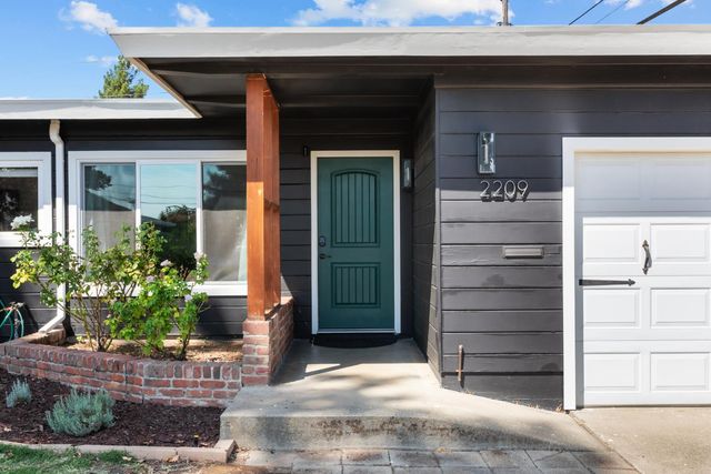 2209 Tevis Rd, Sacramento, CA 95825