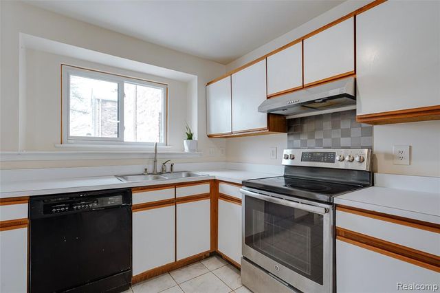42739 Lilley Pointe Drive 119, Canton, MI 48187
