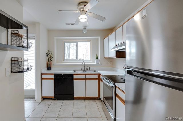 42739 Lilley Pointe Drive 119, Canton, MI 48187