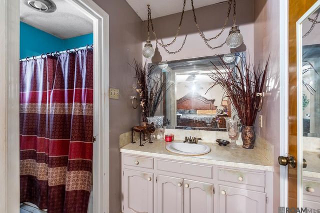 11765 Flamingo Dr, Baton Rouge, LA 70814