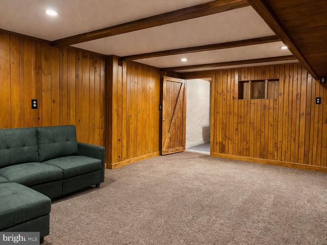 227 N LINDEN AVE, Upper Darby, PA 19082